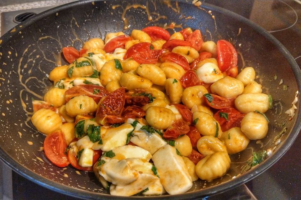 Gnocchi mit Tomaten und Mozzarella