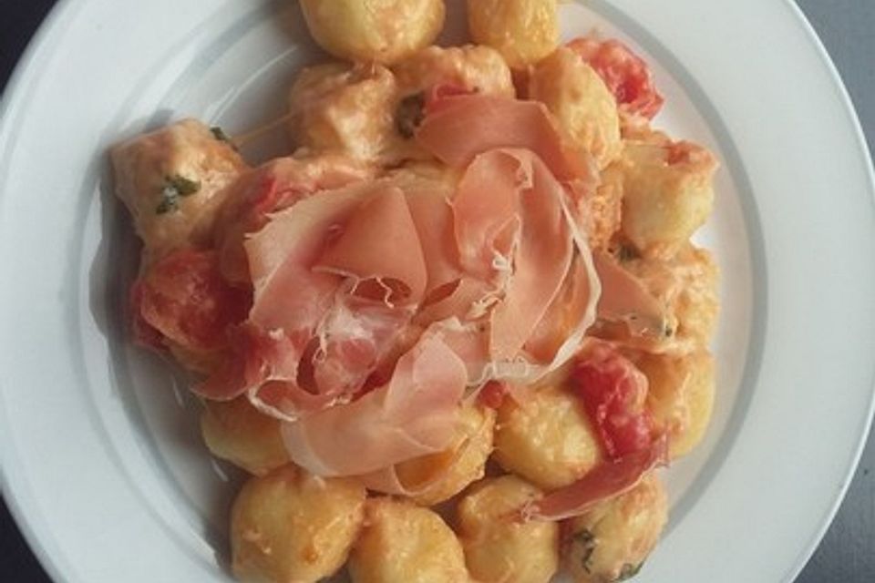 Gnocchi mit Tomaten und Mozzarella