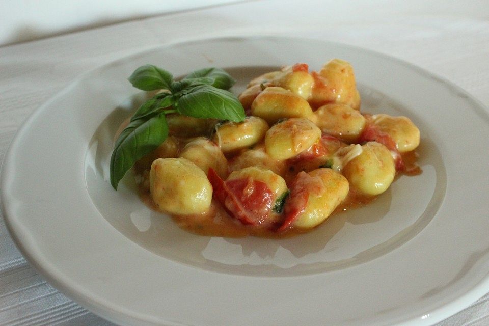 Gnocchi mit Tomaten und Mozzarella