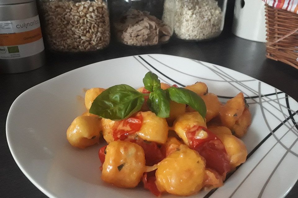 Gnocchi mit Tomaten und Mozzarella