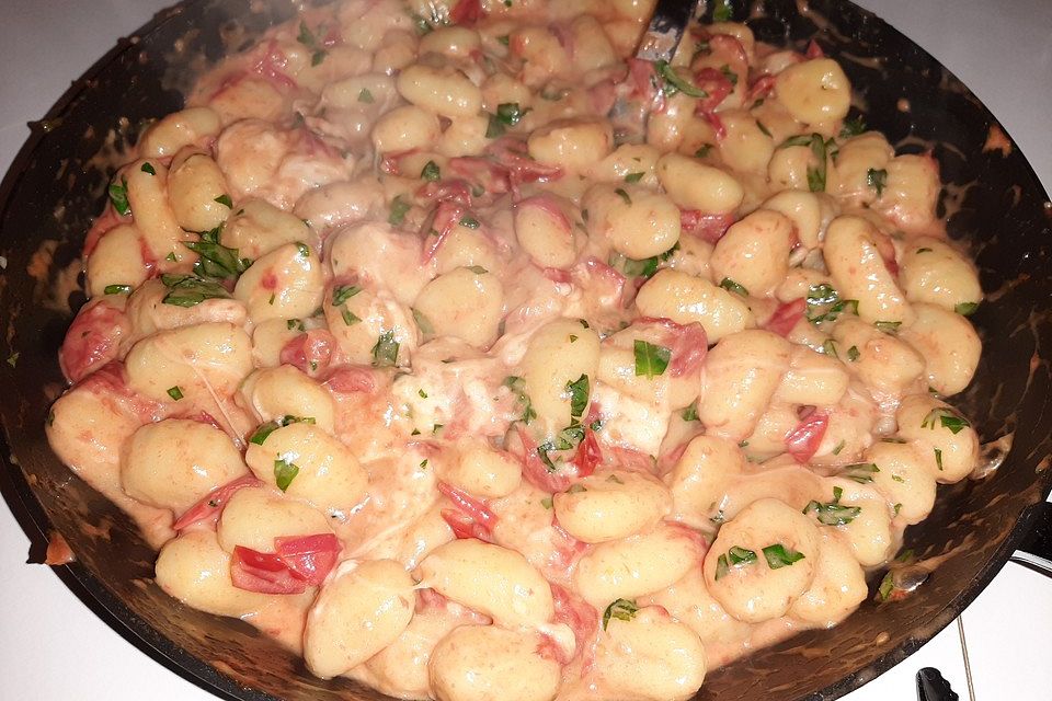 Gnocchi mit Tomaten und Mozzarella