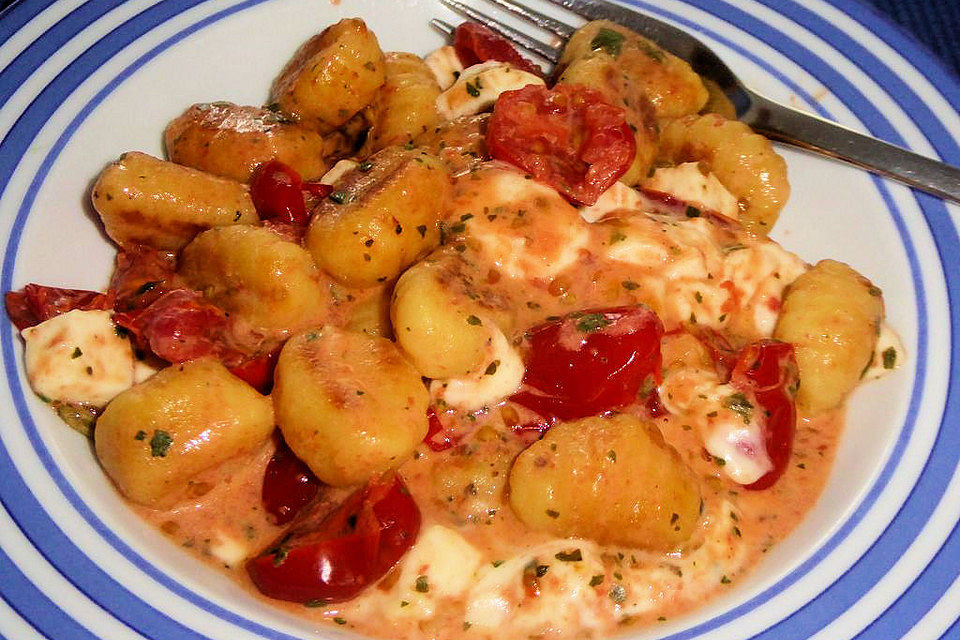 Gnocchi mit Tomaten und Mozzarella