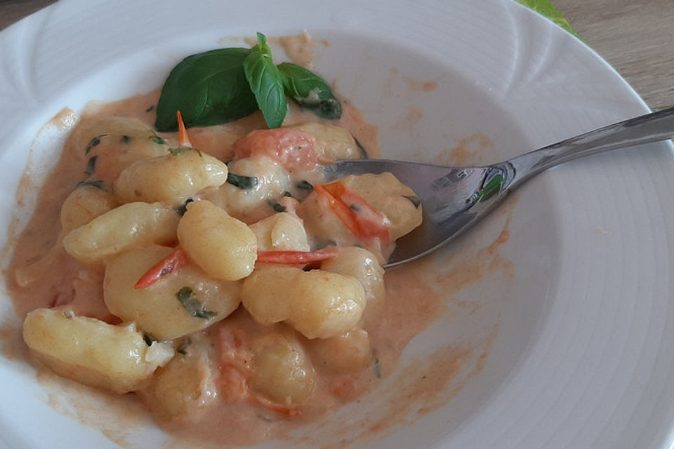 Gnocchi mit Tomaten und Mozzarella