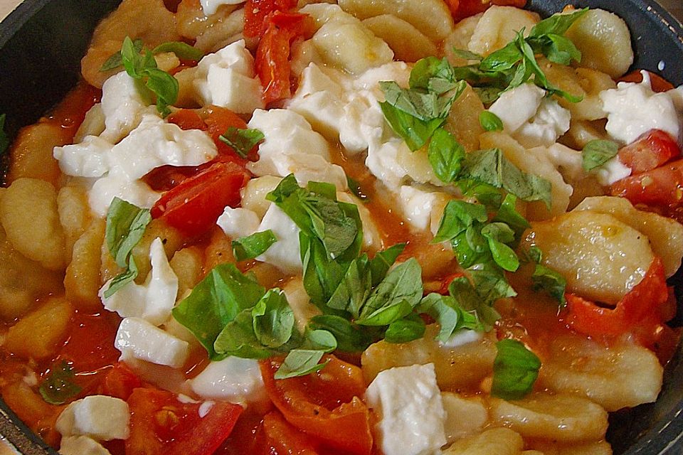 Gnocchi mit Tomaten und Mozzarella