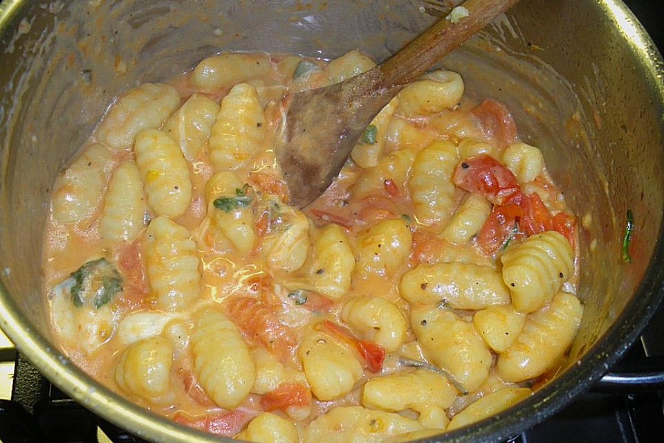 Gnocchi mit Tomaten und Mozzarella