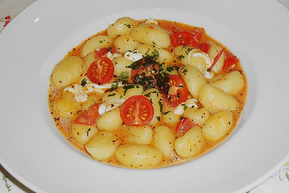 Gnocchi mit Tomaten und Mozzarella