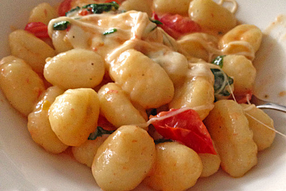 Gnocchi mit Tomaten und Mozzarella