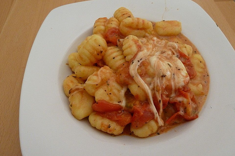 Gnocchi mit Tomaten und Mozzarella