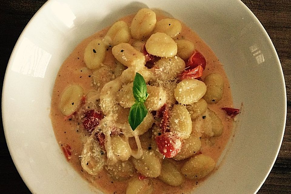 Gnocchi mit Tomaten und Mozzarella