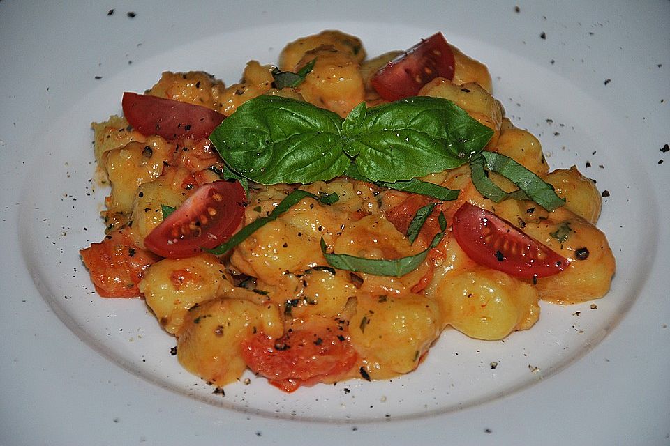 Gnocchi mit Tomaten und Mozzarella