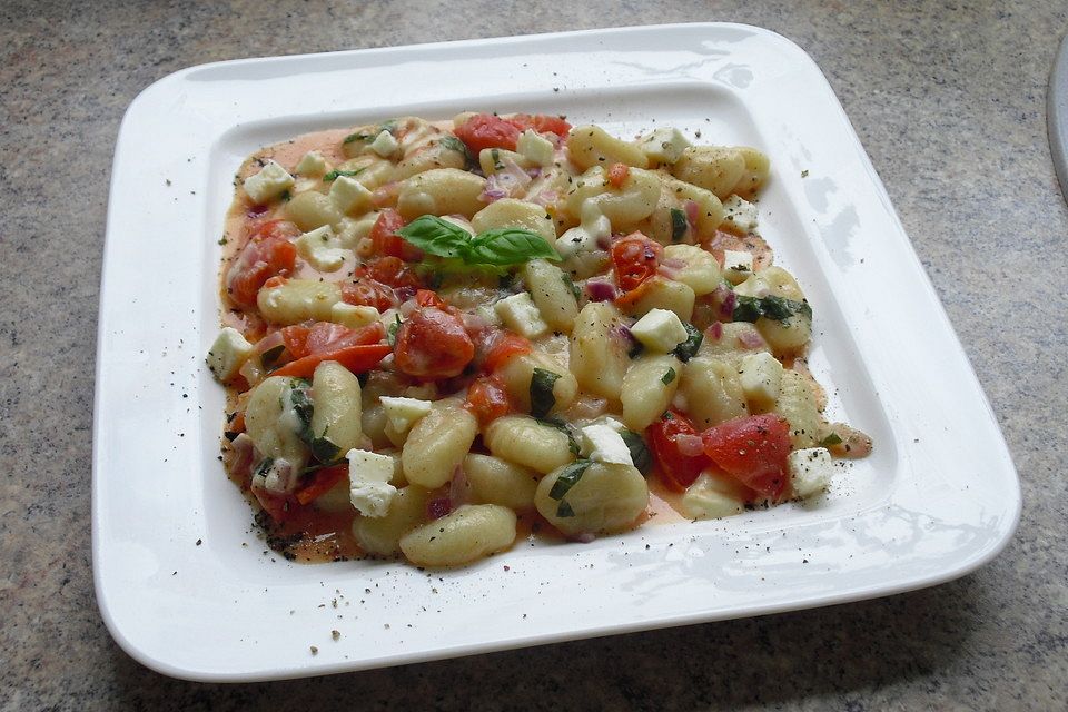 Gnocchi mit Tomaten und Mozzarella