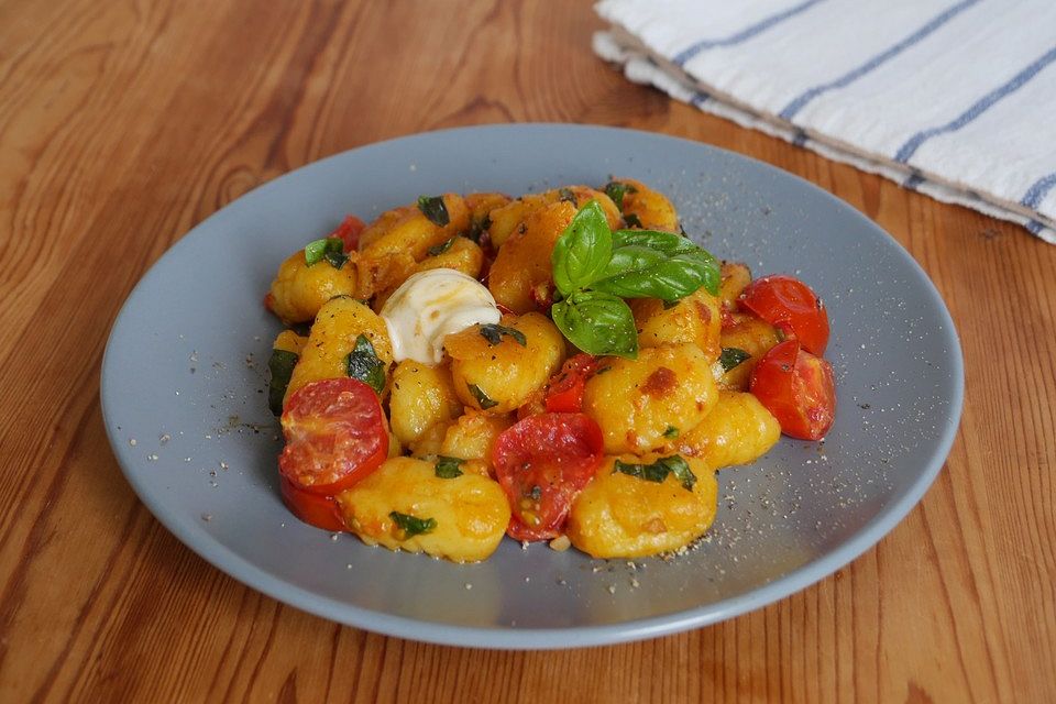 Gnocchi mit Tomaten und Mozzarella