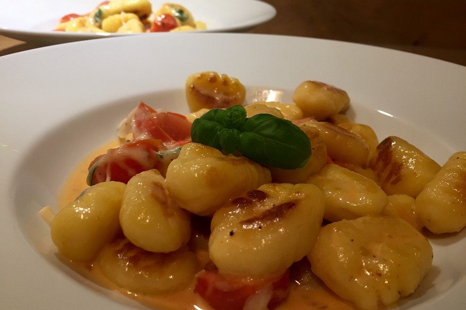 Gnocchi mit Tomaten und Mozzarella