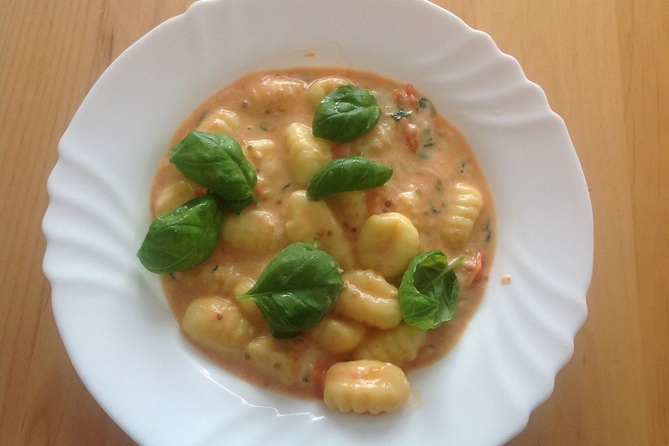 Gnocchi mit Tomaten und Mozzarella