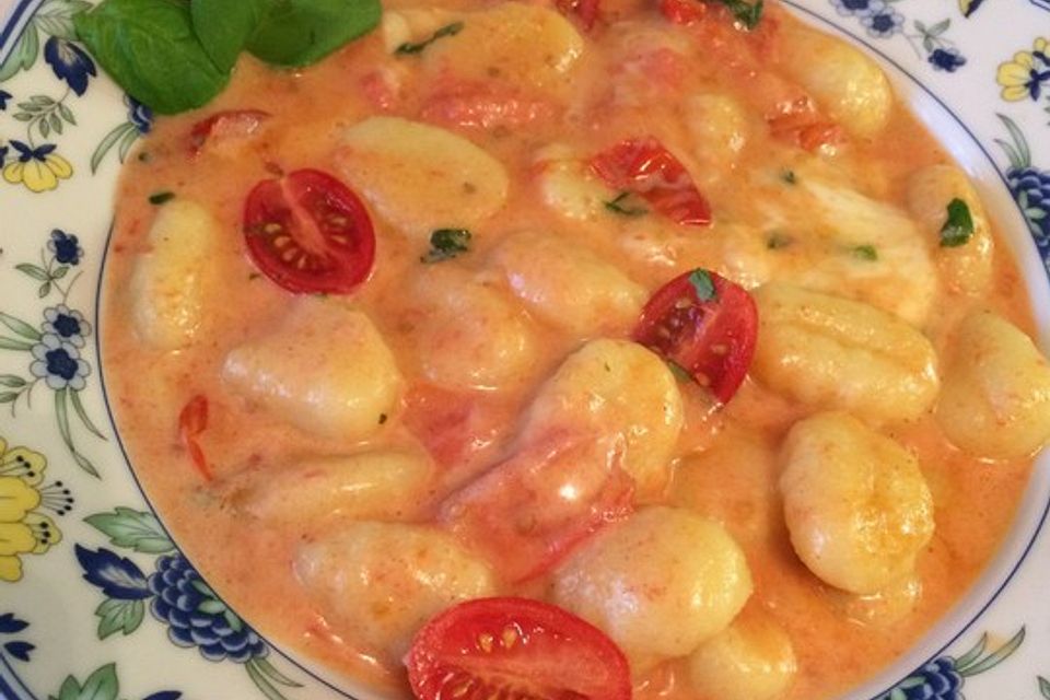 Gnocchi mit Tomaten und Mozzarella