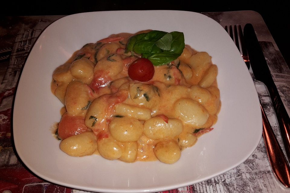 Gnocchi mit Tomaten und Mozzarella