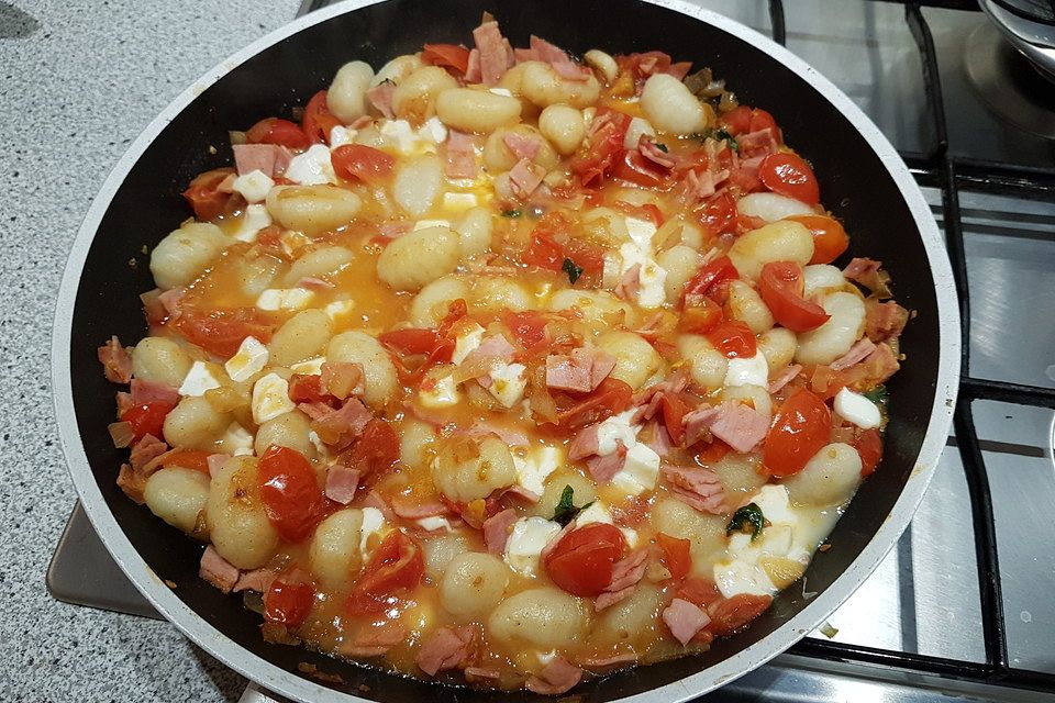 Gnocchi mit Tomaten und Mozzarella