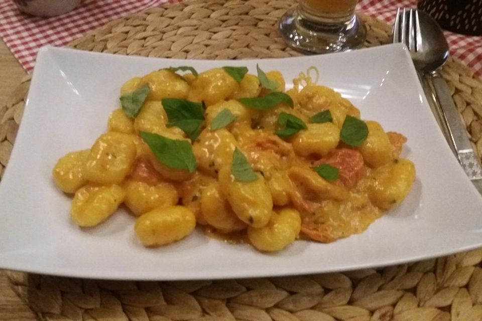 Gnocchi mit Tomaten und Mozzarella