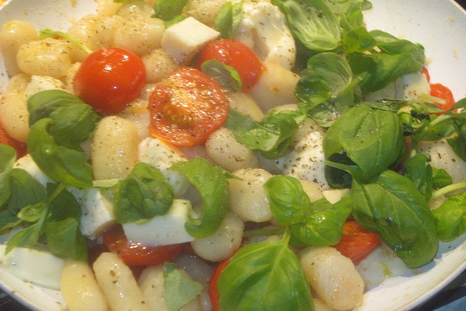 Gnocchi mit Tomaten und Mozzarella