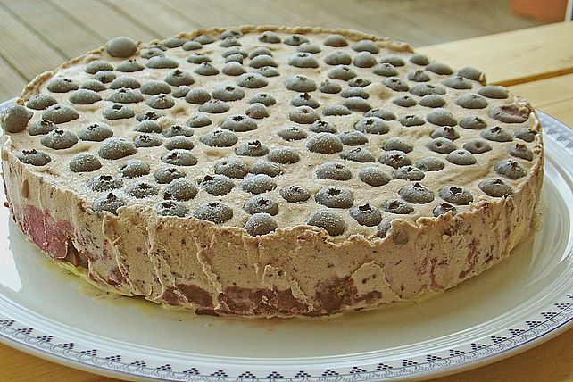 Blaubeer - Eistorte mit Knusperboden von Gilla| Chefkoch