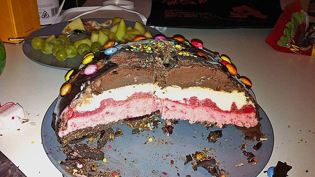 Blaubeer - Eistorte mit Knusperboden von Gilla