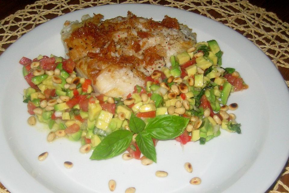 Avocado-Tomaten-Salsa zu Red Snapper