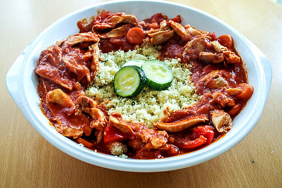 Arabische Tomatensauce mit Hähnchen (Marka) und Couscous