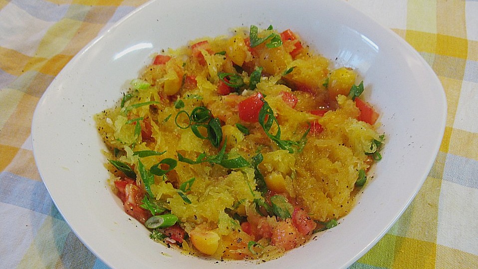 Salat mit Spaghettikürbis von pralinchen Salat mit Spaghettikürbis von pralinchen