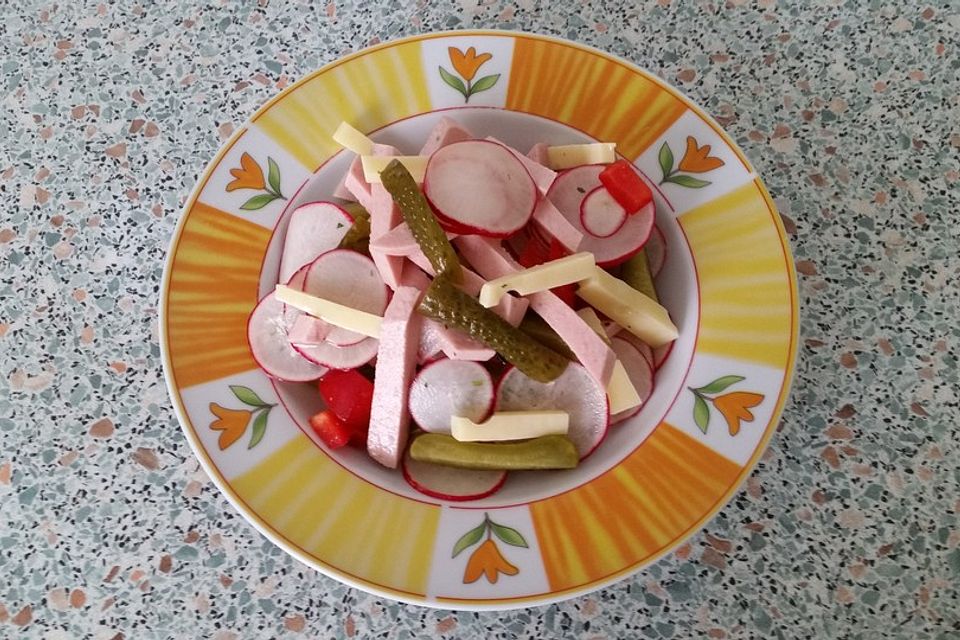 Bunter Wurstsalat