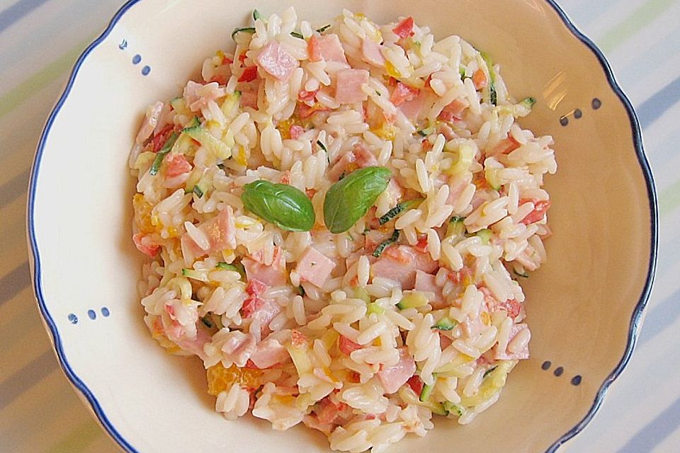 Reissalat mit Paprika und Mandarinen