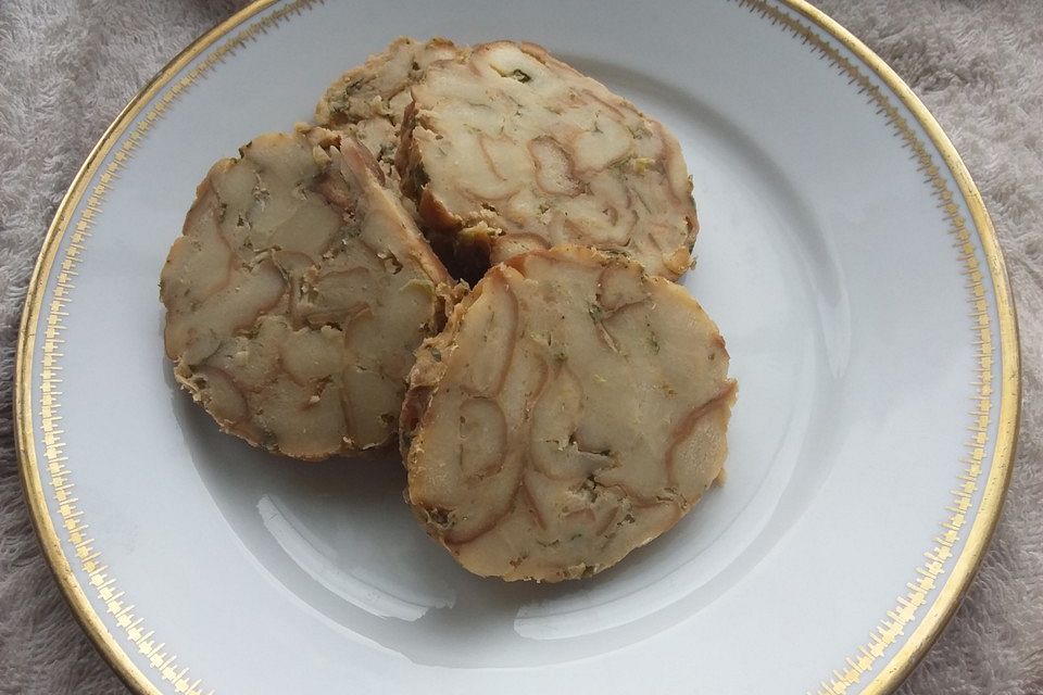 Brezenknödel als Serviettenködel