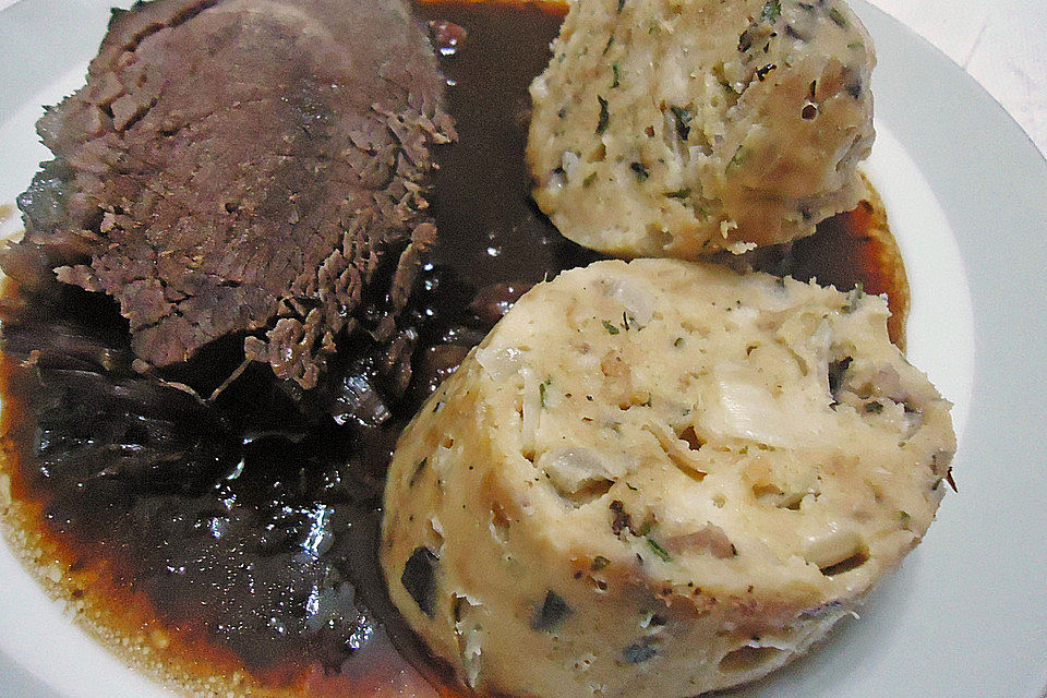 Brezenknödel als Serviettenködel