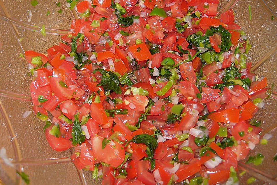 Tortillas mit Hackfleisch und Salsa Cruda