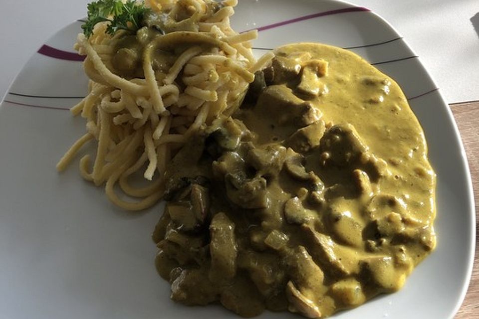 Feines Curry-Kalbsgeschnetzeltes mit Champignons