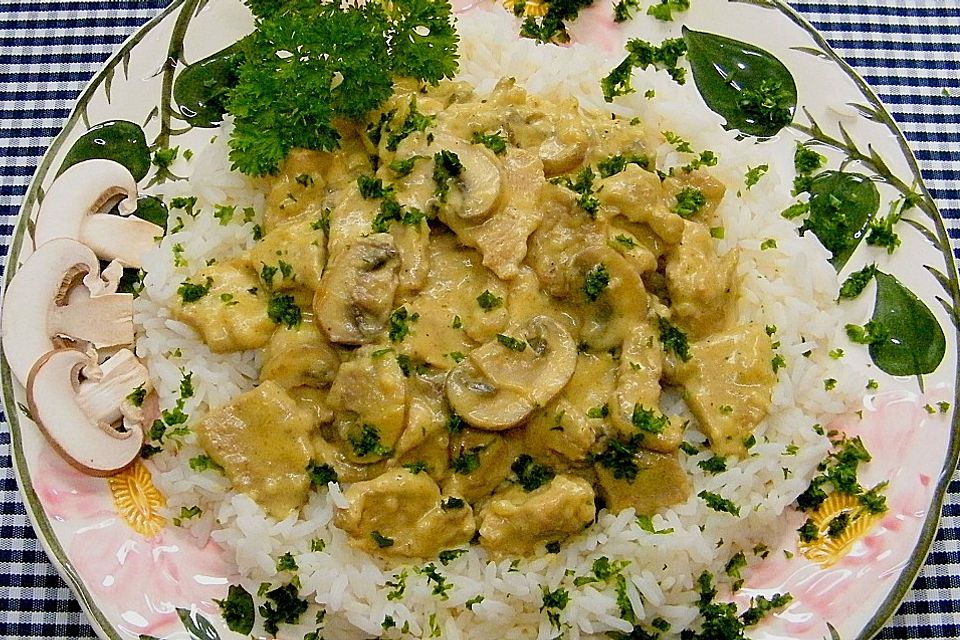 Feines Curry-Kalbsgeschnetzeltes mit Champignons