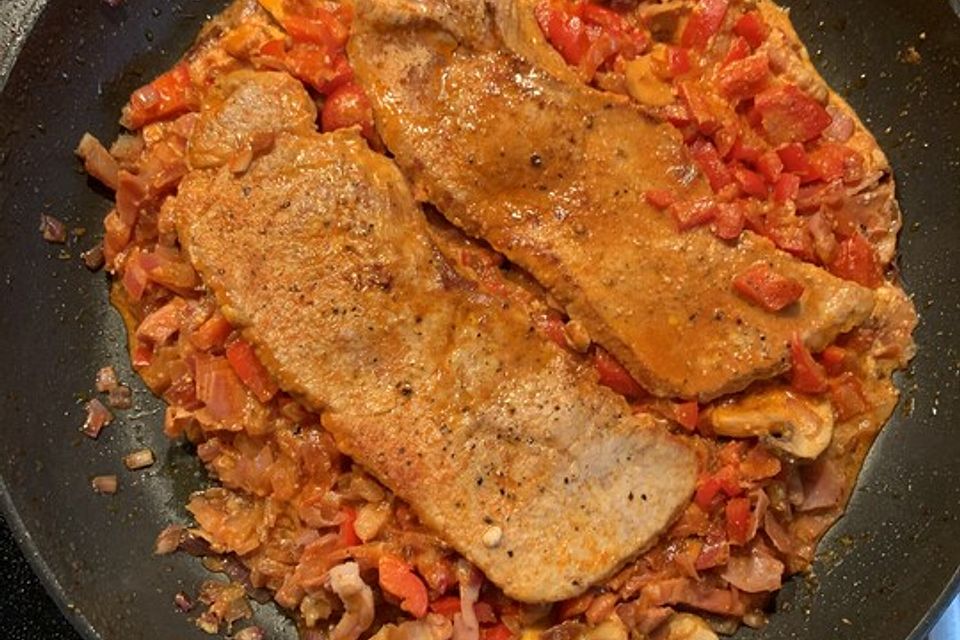 botos Holzfällerschnitzel natur in Rahmsoße