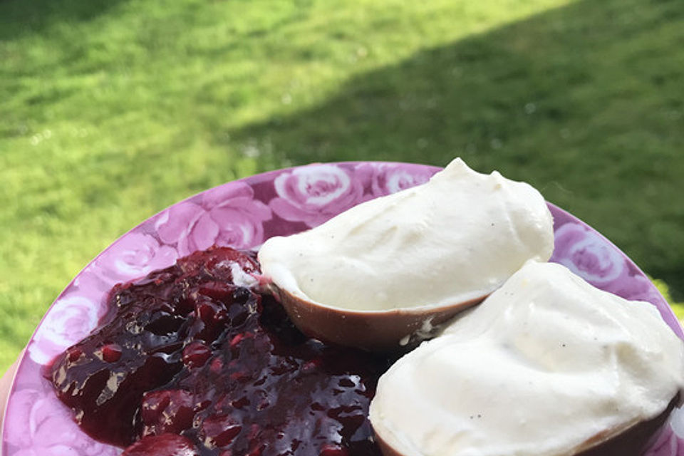 Osterdessert serviert im Ü-Ei