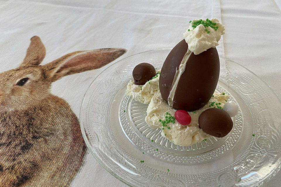 Osterdessert serviert im Ü-Ei