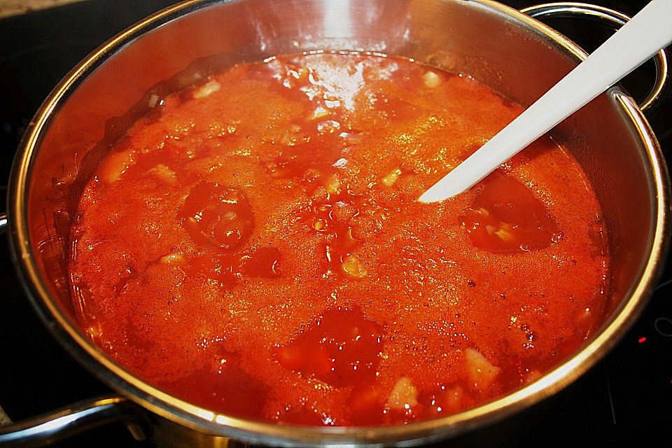 Partysuppe mit Schinkenwürfel