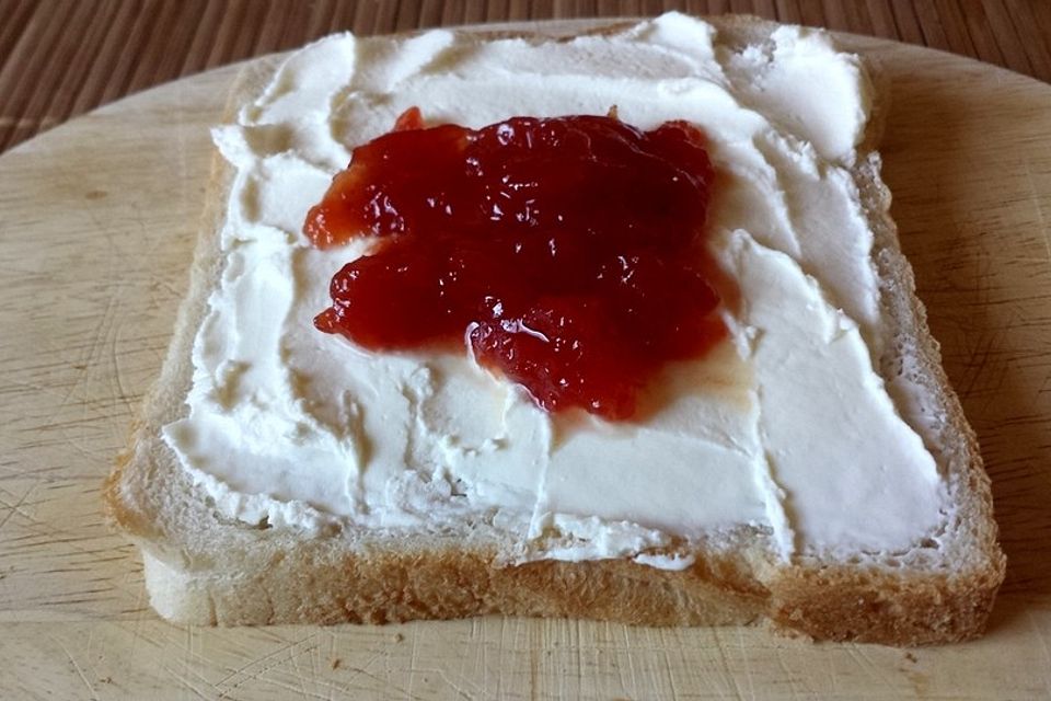 Ziegenfrischkäse mit Tomatenmarmelade