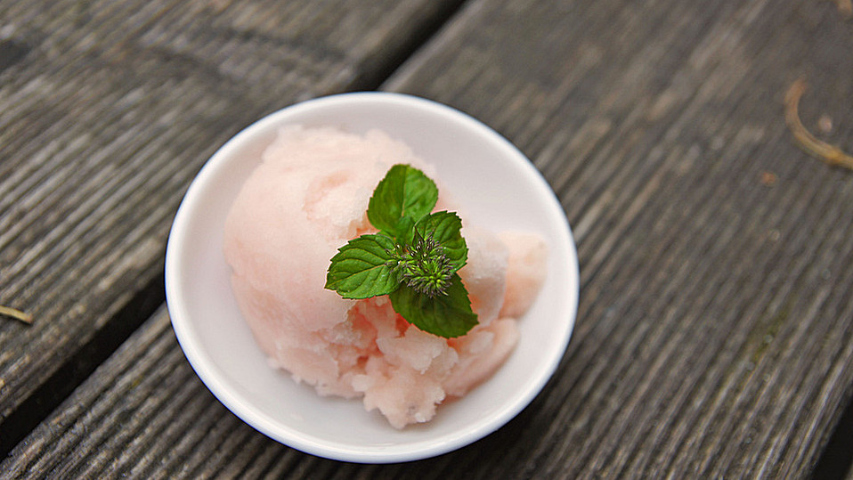 Sorbet von der rosa Grapefruit mit Wodka von feuervogel Sorbet von der rosa Grapefruit mit Wodka von feuervogel