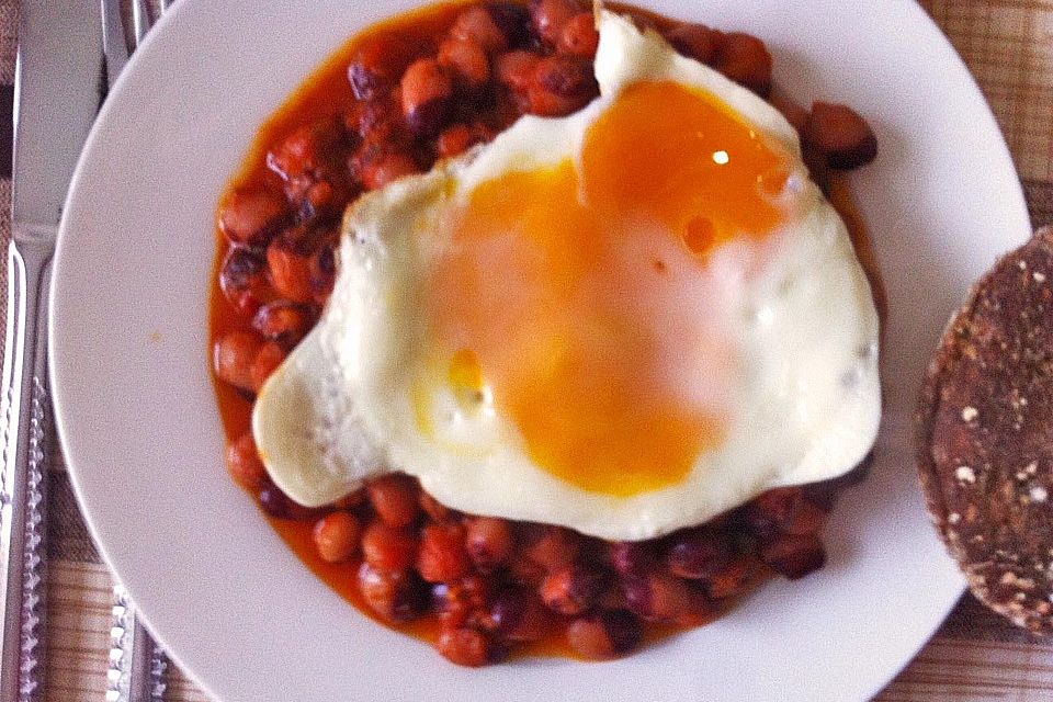 Baked Beans mit Spiegelei