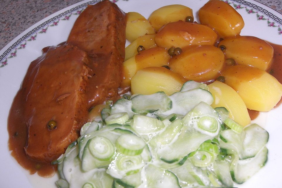 Einfacher Schweinebraten mit heller Sauce