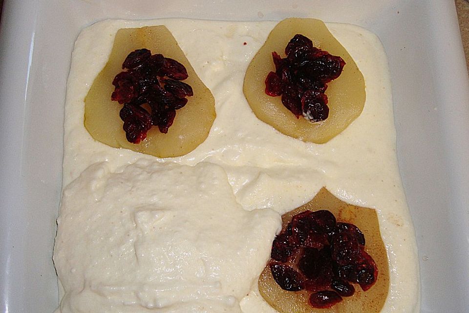 Grießauflauf mit Birnen und Cranberries