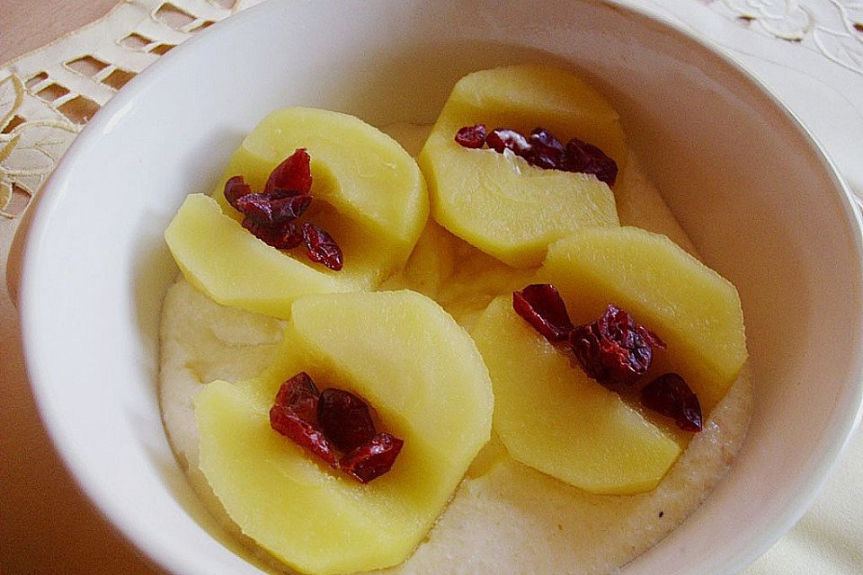 Grießauflauf mit Birnen und Cranberries