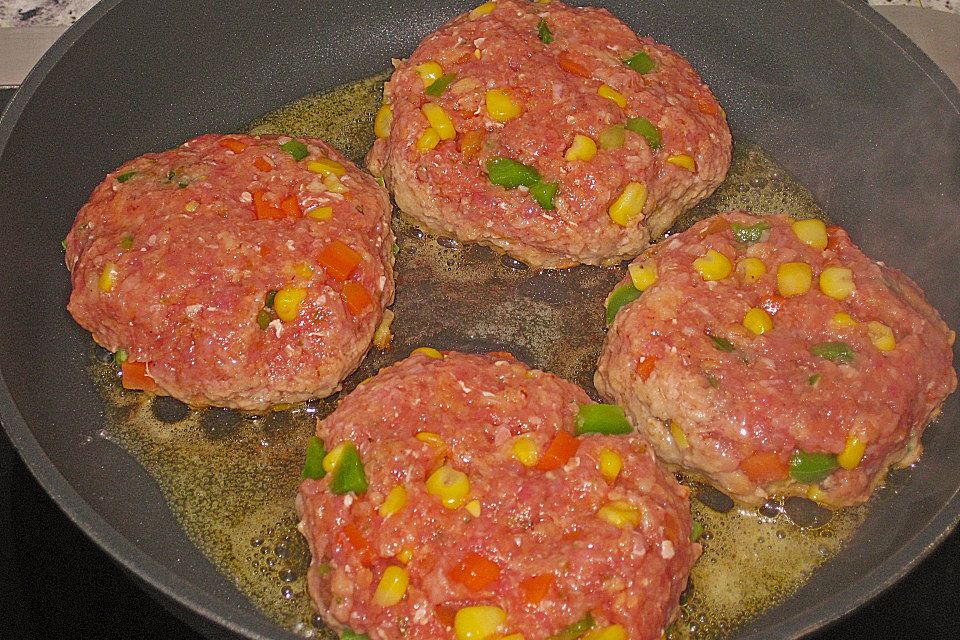 Bunte Hacklaibchen in Zucchinisauce Bunte Hacklaibchen in Zucchinisauce