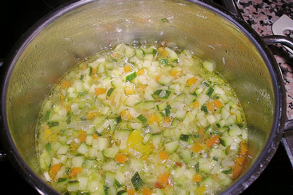 Bunte Hacklaibchen in Zucchinisauce Bunte Hacklaibchen in Zucchinisauce