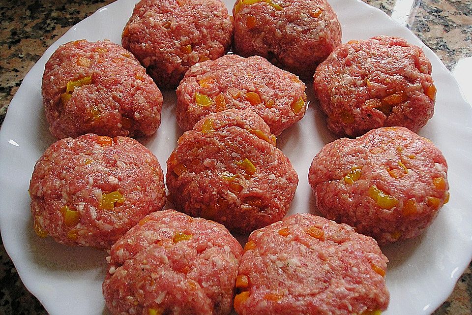 Bunte Hacklaibchen in Zucchinisauce Bunte Hacklaibchen in Zucchinisauce