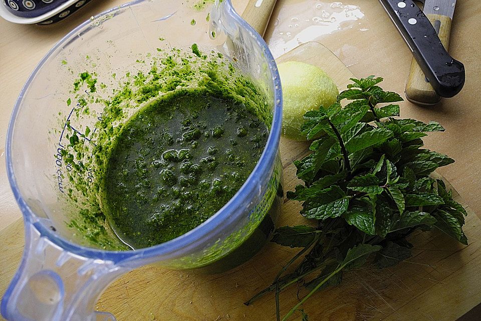 Kürbiskern-Minze Pesto