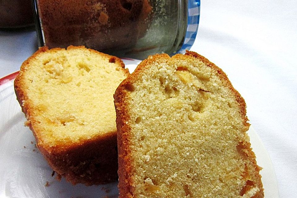 Apfelkuchen mit Schuss aus dem Glas